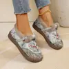Sapatos de Inverno Femininos Bordados Estilo Étnico Botão de Sapo Sapatos de Pelo Sapatos de Algodão Espessados para Meia-Idade e Idosos Resistentes ao Desgaste Sapatos Femininos de Fundo Plano Fornecimento Direto