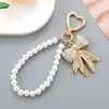 Chaveiro Pingente Criativo Novo Laço Cheio de Diamantes Fivela Simples de Coração Corrente de Pérolas Joia para Pendurar na Bolsa Corrente para Pendurar no Celular