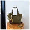 Bolsa de mão de alta qualidade, estilosa e de nicho para mulheres, nova bolsa de balde vintage da moda para o dia a dia, bolsa de ombro e transversal versátil