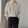 Camisa de manga larga para hombre color albaricoque estilo cubano, madura y sofisticada, con un ambiente fresco y casual, sin planchado, con buena caída, camisa blanca