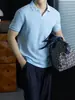 Estilo de Luxo de Alta Qualidade|Camisa Polo Manga Curta Piquet de Algodão Respirável e Amiga da Pele para Homens, Gola Minimalista de Gaivota, Cor Sólida, Branco de Verão