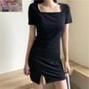 Vestido Slimming Sexy Estilo Francês Feminino de Viscose 2026, Novo Vestido Curto Bodycon Elegante de Verão com Gola Quadrada e Fenda
