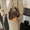 Bolso pequeño de crowdsourcing para mujer, nuevo bolso de hombro de alta gama de moda otoño-invierno 2024, bolso cruzado tipo bola de masa.