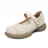 Sandalias populares para mujer para el verano de 2026, nuevos zapatos tipo mom transpirables con suela blanda y diseño calado, zapatos individuales cerrados perforados para mujer