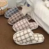 Zapatos de Invierno Cálidos para Exteriores para Estudiantes, Pantuflas Peludas de Suela Gruesa con Tacto Suave, Pantuflas de Algodón para Mujer, Modelo Nuevo 2026 al por Mayor