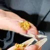 Anillo de Flor de Jazmín Dorado Arena Estilo Chino Retro, Lujo Ligero, Versátil, Sensación de Gama Alta, Anillo de Flor de Perla de Imitación