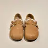 Sapatos Femininos Estilo Birkenstock Envolventes com Sola Grossa Retrô, Lançamento Primavera 2026, com Elevação Oculta de Altura, Adequados para Combinar com Saias, Flats Slip-On de Uso Duplo