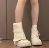 Botas de Cano Curto Brancas Retrô com Solado Grosso Femininas Outono Novo Estilo Aumentadoras de Altura Par com Saias Versátil Tênis de Cano Alto Lona