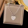 [Collar de Acero de Titanio Dorado + Color Acero] Moda de Lujo Ligero para Mujer El Más Fácil de Combinar Cadena para Clavícula Collar de Amor de Nicho de Gama Alta