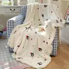 Ins macia e fofa manta de inverno quente de flanela de leite para gato, cobertor de ombro espesso de lã de cordeiro, manta decorativa para sofá