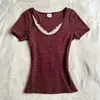 Camiseta de manga corta con cuello redondo y ribete de encaje delicado, estilo europeo y americano transfronterizo, imitación de dos piezas, nuevo modelo negro primavera/verano 2026