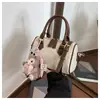 2026 Nuevo Bolso de Hombro Cruzado de Moda de Alta Gama Diseño de Nicho Boston de Viaje en Relieve para Mujer