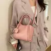 Bolso de Mano de Oficina Súper Moderno para Mujer, Nuevo Modelo de Primavera 2026, Bolso de Hombro de Nicho de Alta Gama, Bolso Cruzado Tipo Cubo para Viajes Diarios