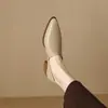 Zapatos mocasín de punta fina para mujer, sin cordones, de cuero suave, para comercio exterior transfronterizo, nuevos zapatos de moda versátiles para primavera y otoño, con tacón medio grueso.