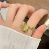 Lujo Ligero Europeo y Americano Diseño Personalizado Apertura Irregular Brillante Anillo de Metal Anillo Simple Versátil Venta al por Mayor desde el Fabricante