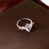 Anillo Abierto Ovalado de Zirconia Chapado en Oro Real de 18k Moda de Alta Gama Anillo de Dedo Diseño de Nicho Joyería de Mano Versátil