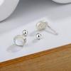 Exquisito arete pequeño ovalado de piedra lunar para el cartílago de la oreja, coreano, simple, elegante, color mágico, vidrio sintético, venta al por mayor