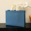 Sacola de compras ecológica de tecido não tecido estendida, cor sólida, moderna, para lojas de roupas, sacola de compras de roupas masculinas e femininas com logotipo personalizado