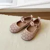 Sapatos de Couro Moda Fofos com Solado Macio para Meninas 2026 Primavera/Verão Novo Estilo Corte de Flor Respirável Mary Jane Casuais Sapatos de Uma Sola