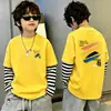Camiseta Listrada Falsa de Duas Peças com Manga Longa para Meninos, Tamanhos Médio a Grande, Camiseta 100% Algodão, Gola Redonda Bonita, Camada Base Infantil para Outono