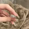 Popular linha de luxo leve anel retrô elegante de zircônia para dedo indicador ajustável