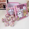 Mini figuras de cachorros dibujadas a línea en cajas sorpresa, juguetes coleccionables de dibujos animados, lindos regalos para niños, cajas sorpresa al por mayor