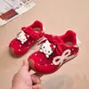 Zapatillas Deportivas para Niña 2026 Hello Kitty Puntos Suela Suave Antideslizante Primavera/Otoño Lindo Dibujo Animado Zapatilla Puntera Cómoda Estilo Nuevo