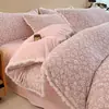 Juego de ropa de cama de cuatro piezas de terciopelo de leche tallado, edredón y juego de sábanas de forro polar coral engrosado y cálido para invierno