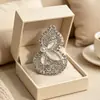 Nova Broche de Pedra Olho de Gato em Forma de Cabacinha Vazada, Popular Broche de Liga Ecológica com Pérola, Joia Clássica Estilo Chinês de Luxo Leve