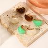 Aretes franceses de diseño simple y personalidad, con forma de gota de agua, chapados en oro de 18 quilates, estilo ins, de alta gama, de resina blanca, venta al por mayor para mujeres