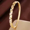 Pulseras Geométricas de Triángulo Incrustadas con Circonita de Venta Caliente Transfronteriza Europea y Americana para Mujeres, Pulseras de Gama Alta y Exquisitas, Venta Directa de Fabricantes