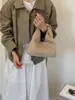 Bolsa de Mão Plissada Grande Capacidade Estilo Francês em Camurça Nova Moda Versátil Outono 2026 Transfronteiriça para Mulheres