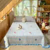 2026 Nuevo Estilo Terciopelo de Leche Acolchado Encaje Cubre Cama Falda de Cama Juego de Tres Piezas Sábana Cama Aireado Doble Capa Gasa Encaje Cubre Cama Individual