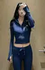 AL *Chaqueta deportiva corta, ajustada, con capucha, cintura con cordón y pantalón de yoga ligeramente acampanado y amigable con la piel