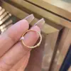 Libro Rojo Nuevo Estilo Anillo Pequeño de Amor con Circonita Gama Alta Lujo Ligero Nicho Elegante Personalizado Versátil Tesoro Joyería para Mujer