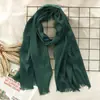 Novo Lenço Artístico Outono e Inverno 2024 Feminino de Algodão e Linho Japonês e Coreano Cor Lisa Novo Produto Atacado Lenço de Linho Duas Cores