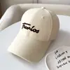 Gorra de Béisbol Coreana Elegante de Corona Alta con Visera Dura Bordado de Letra Moda Sombrero para Hombres y Mujeres Sombrilla Protección Solar