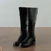 Populares botas largas negras para mujer con tacón de plataforma que aumenta la altura, nuevas para otoño 2026, versátiles, adelgazantes, retro, botas de montar
