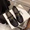 Sapatos Mary Jane Camélia para Mulheres Primavera 2026 Sapatos Baixos Simples com Salto Grosso, Sapatos de Couro com Tira em T e Solas Macias Que São Confortáveis