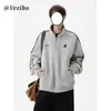 Sudadera con Media Cremallera de Moda Estilo Hong Kong 2025 Bloques de Color Manga Larga Cuello Alto Bordada Estilo Retro Americano Holgada de Moda