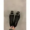 Elegantes zapatos de mujer estilo francés con punta fina y hebillas cuadradas de pedrería, nueva colección primavera/otoño 2026, estilo delicado, mocasines de noche de suela blanda