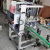 Máquina taponadora totalmente automática, Máquina de roscado de tapas para botellas de plástico y vidrio de escritorio, Sellado neumático en línea de montaje
