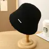 Sombrero de Pescador con Logo de Letra para Mujer Otoño e Invierno Sombrero de Cubo Tejido para Cubrir la Cara sin Maquillaje y Sombrero de Cuenca Pequeño Cálido Nuevo Estilo 2024
