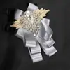 Banquete de Bodas para Hombre de Gama Alta Estilo Británico Lazo Flor de Pedrería Cuello Florido Corbata de Lazo Traje Formal Cuello Flotante Profesional Flor