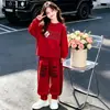 Conjunto de sudadera para niñas, colección primavera/otoño 2026, estilo nuevo para niños mayores, atuendo de baile callejero moderno y genial, que consta de un top y pantalones deportivos estilo jogger