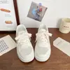 Sapatos Femininos Super Populares 2026, Tênis Brancos de Malha Respirável, Novo Estilo de Verão Sapatos Casuais Esportivos de Solado Grosso, Tênis Versáteis