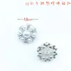 Punto caliente de venta soldadura cosida a mano de pie alto botón de diamante strass perla pequeña fragancia hebilla decorativa accesorios de ropa DIY