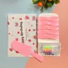 Bolsa de Papel Tenedor Ondulado Plato de Papel Rectangular Vajilla para Pasteles Set Desechable Pastel de Cumpleaños Cuchillo y Tenedor Engrosados Combinación de Platos