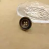 Botón de cuerno natural de cuatro ojales directo de fábrica botón de traje botón de tit estilo retro para chaqueta cortavientos de hombre y mujer