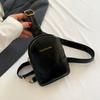 A bolsa pequena popular deste ano para mulheres 2023 outono nova moda messenger bag estilo ocidental saco de ombro simples saco peito